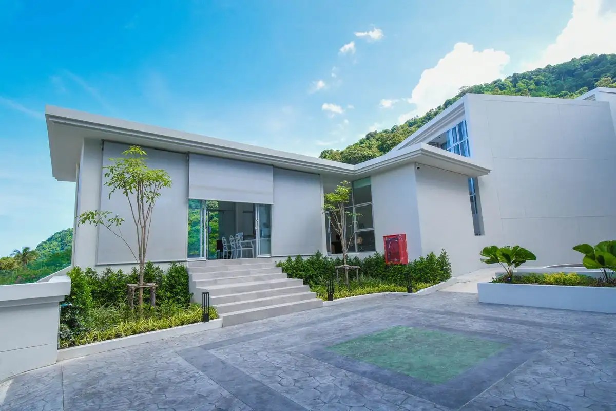 THE ARISTO SEAVIEW PATONG