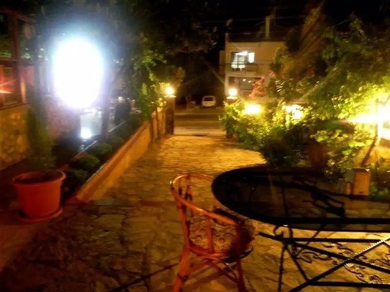 STAR HOTEL