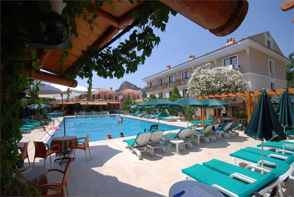 PERDIKIA BEACH HOTEL