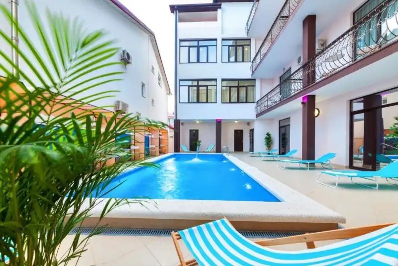 SALVADOR HOLIDAY HOTEL & AQUA-ZONE