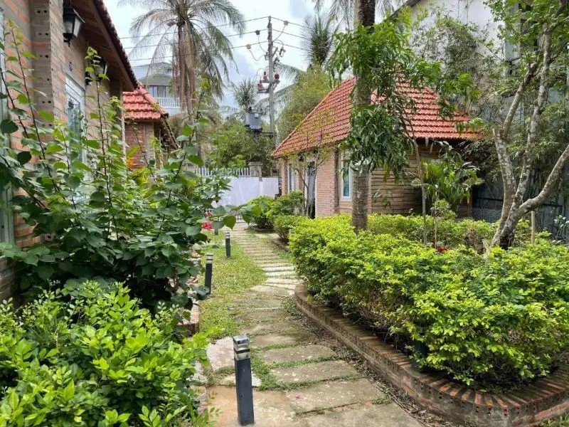 BON BON BUNGALOW