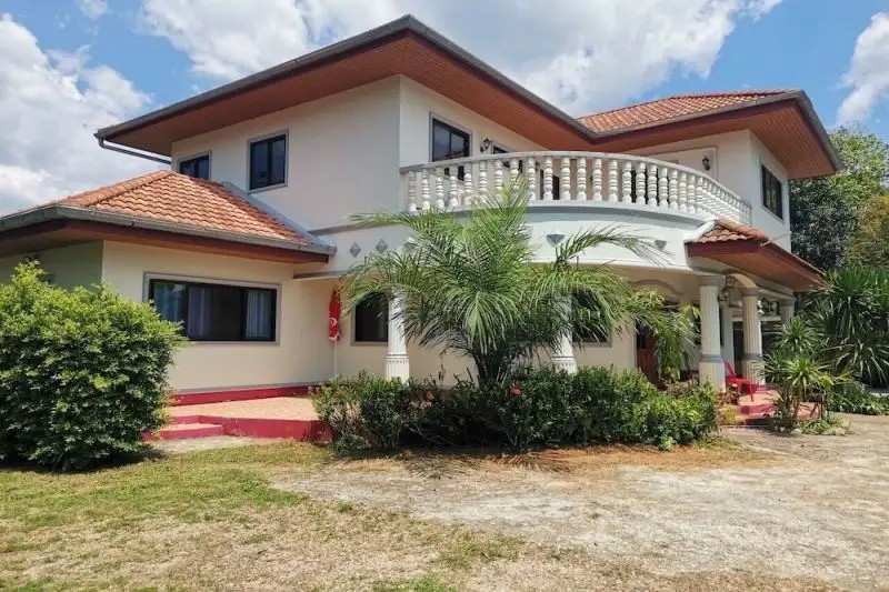 OYO 967 ANDATHIEN POOL VILLA AONANG