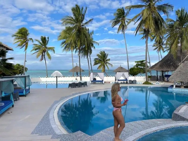 FIVE PALMS BWEJU
