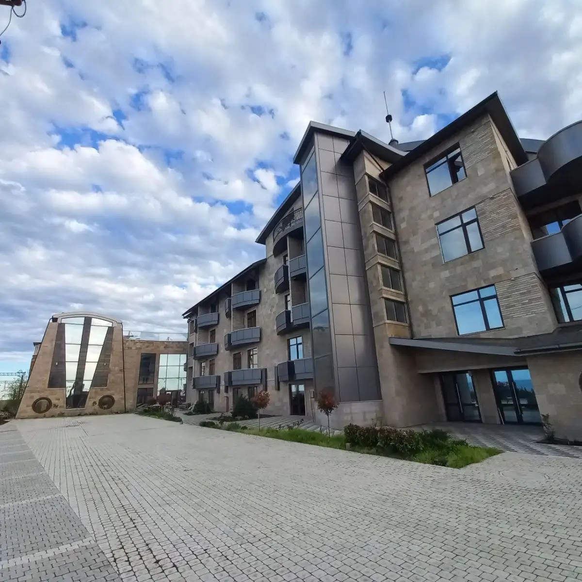 ATLAS HALL (АТЛАС ХОЛЛ)