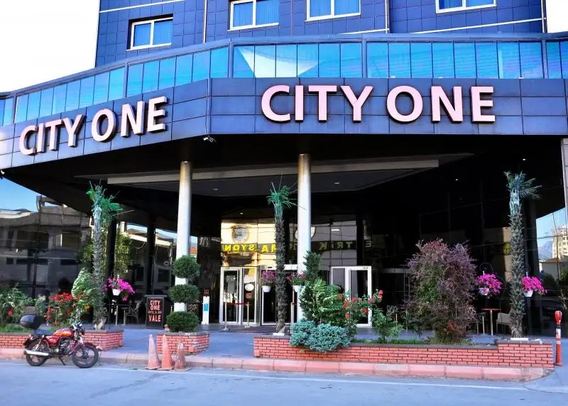 CITY ONE HOTEL