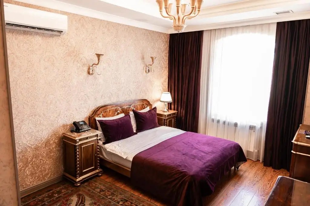 WEST INN HOTEL