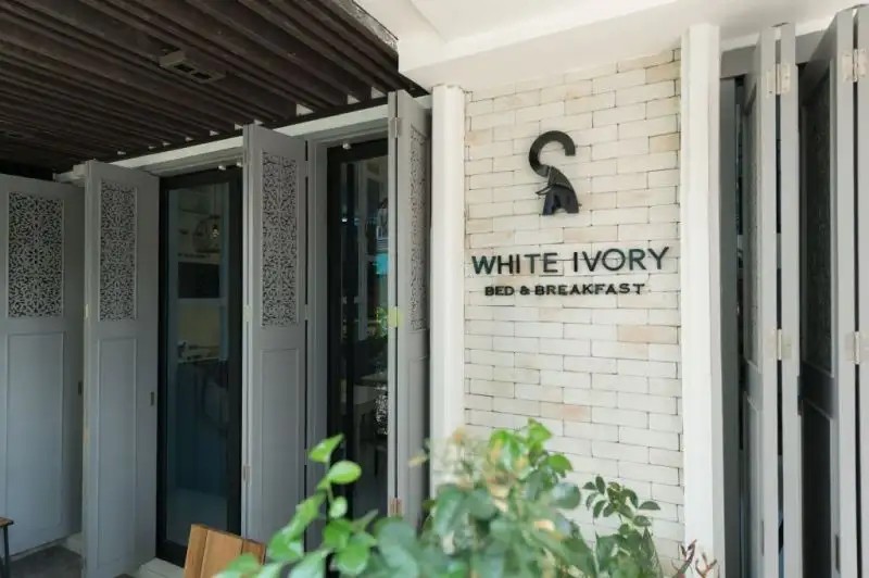 WHITE IVORY BED & BREAKFAST