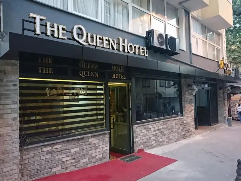 THE QUEEN HOTEL