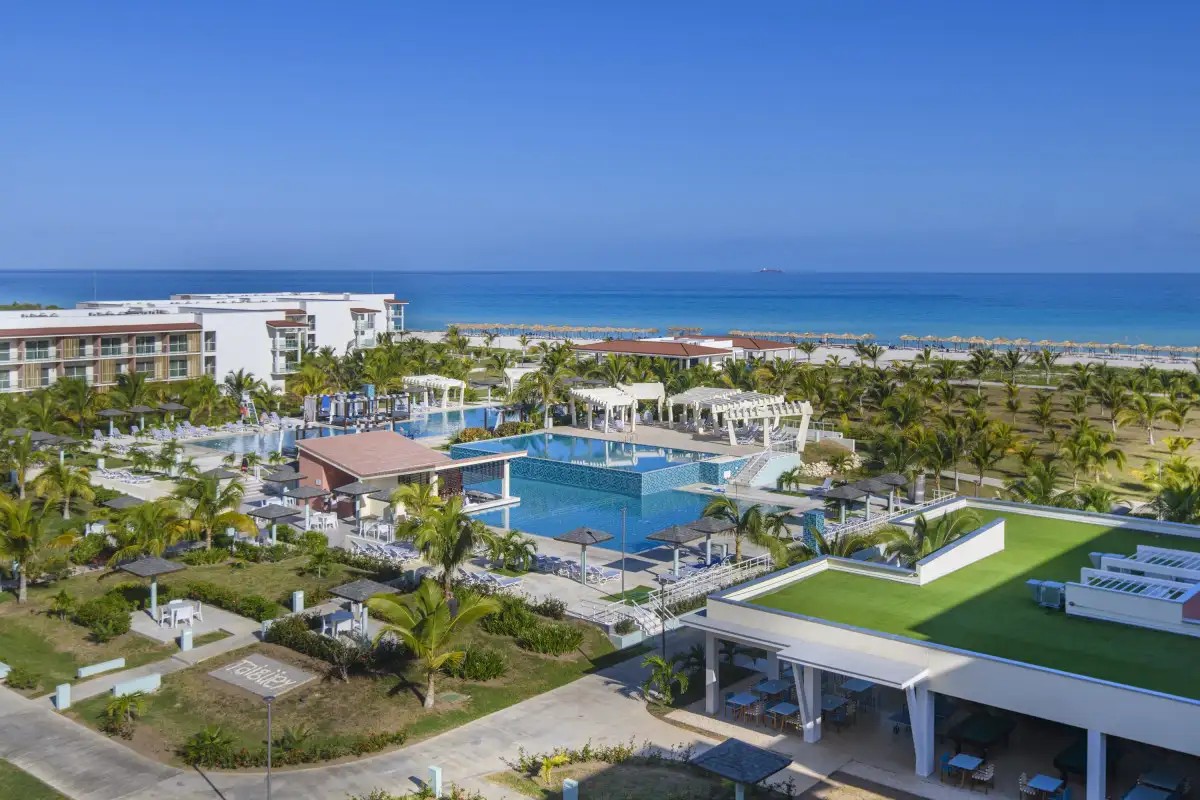 GRAND ASTON CAYO PAREDON