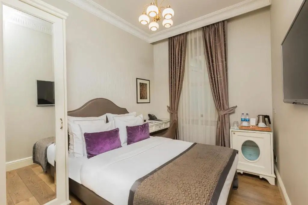 MERODDI GALATA MANSION