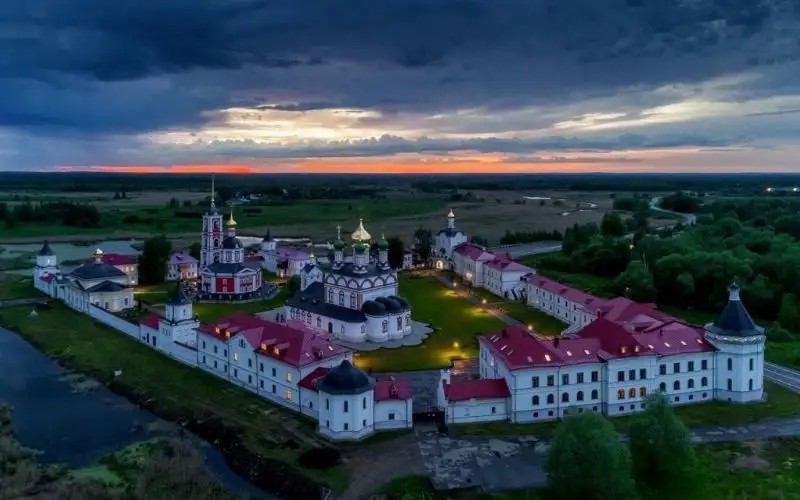 ТРОИЦЕ-СЕРГИЕВ ВАРНИЦКИЙ МОНАСТЫРЬ