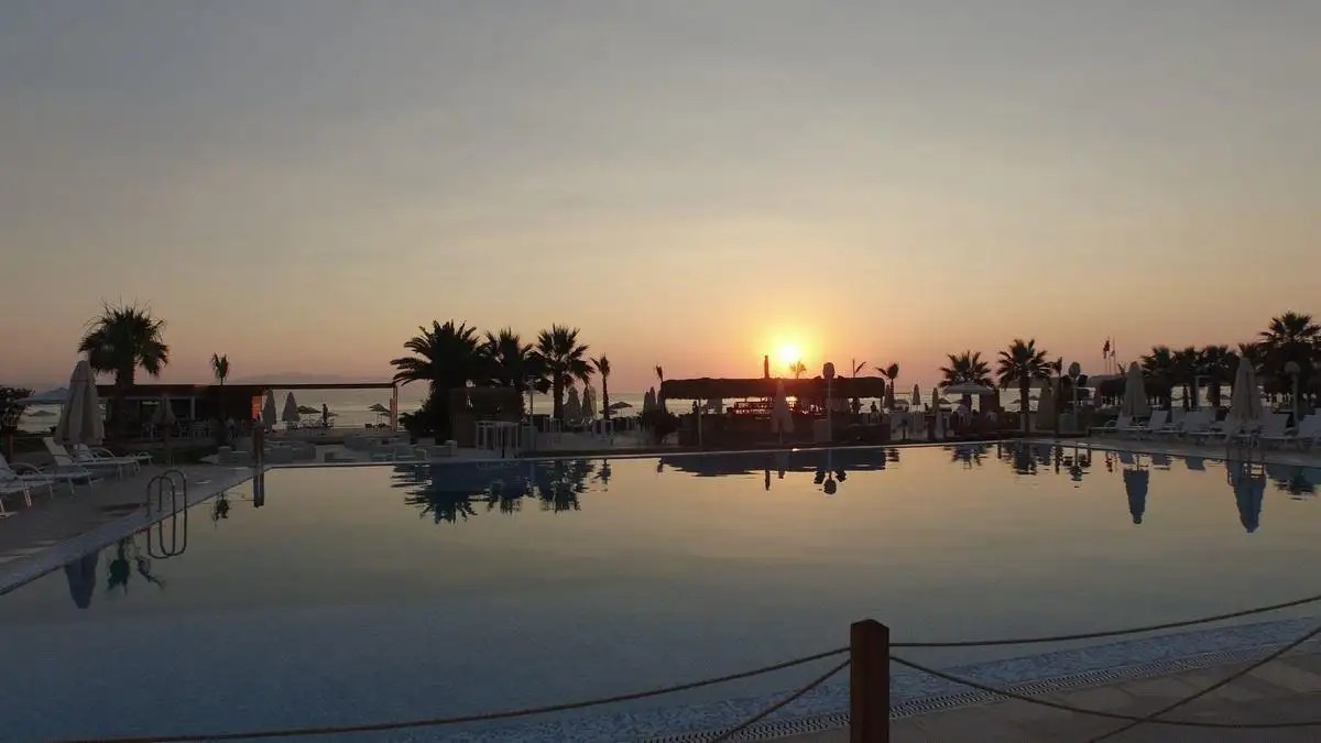 RISUS BEACH RESORT (EX. RISUS AQUA BEACH RESORT)