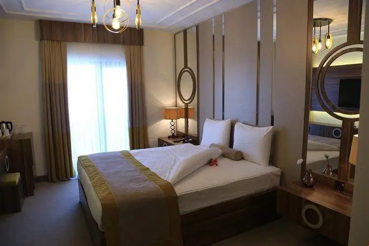 BURCMAN HOTEL VISNE