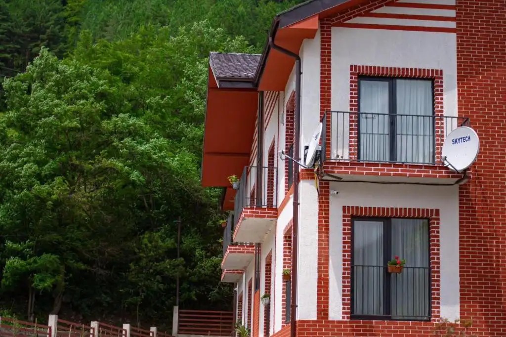 HOLIDAY BORJOMI