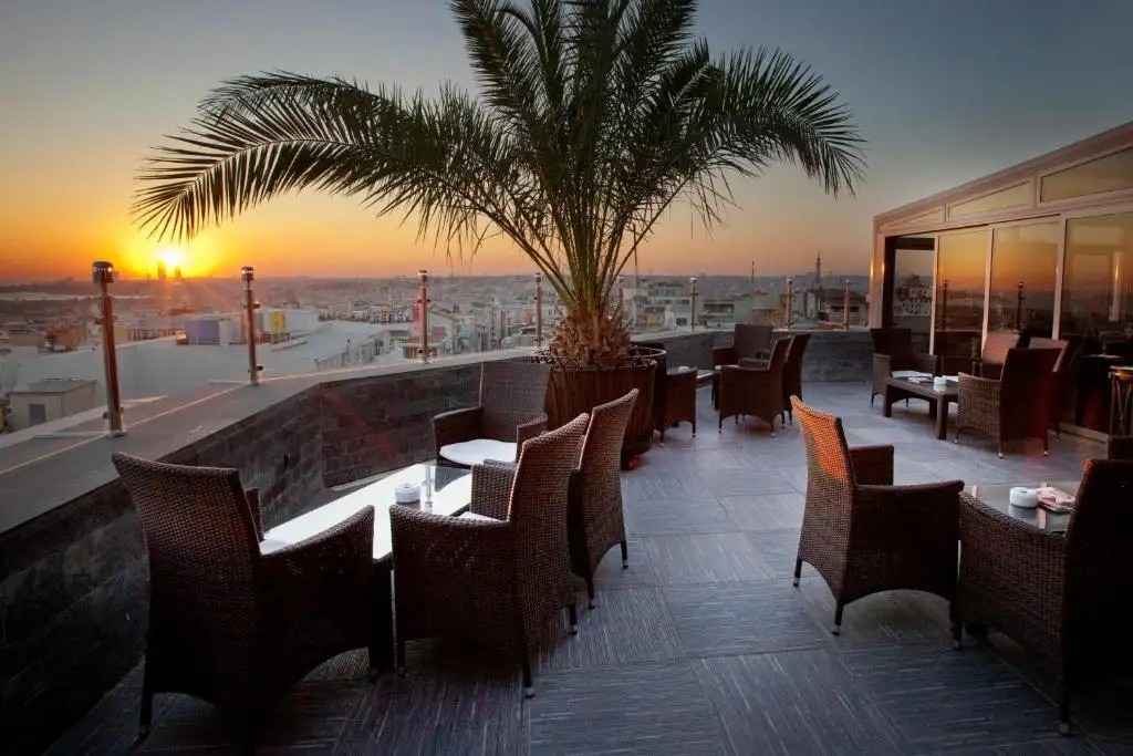 DARK HILL HOTEL LALELI
