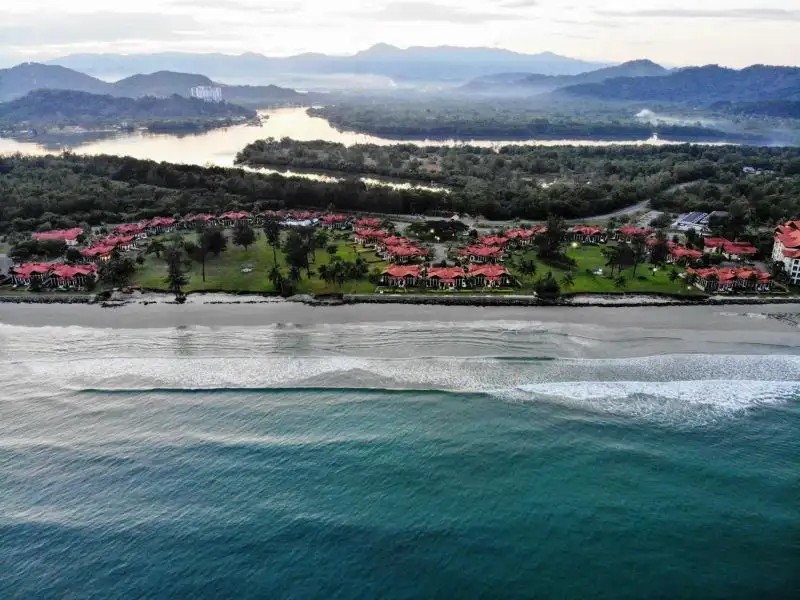 BORNEO BEACH VILLAS