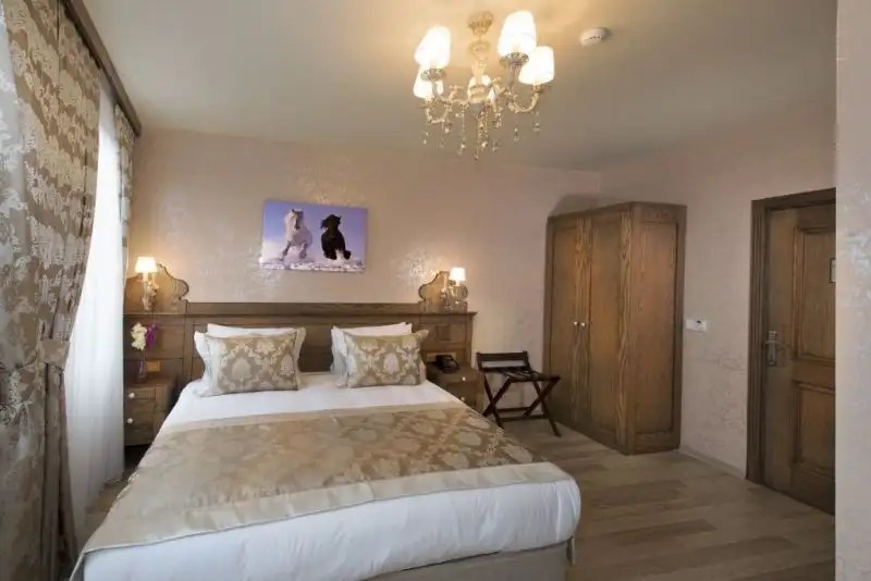 PERAPOLIS HOTEL