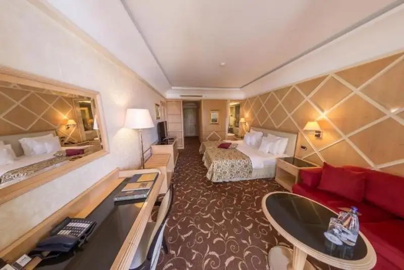 SPLENDID CONFERENCE & SPA RESORT 