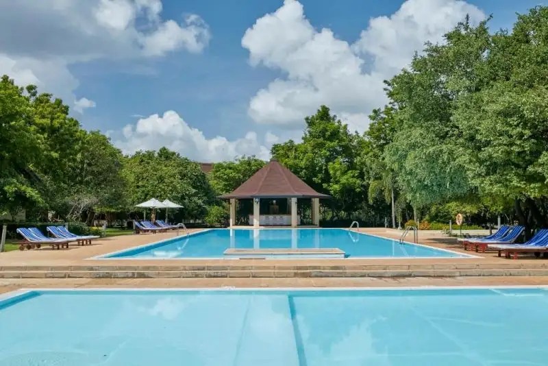 OCCIDENTAL PARADISE DAMBULLA