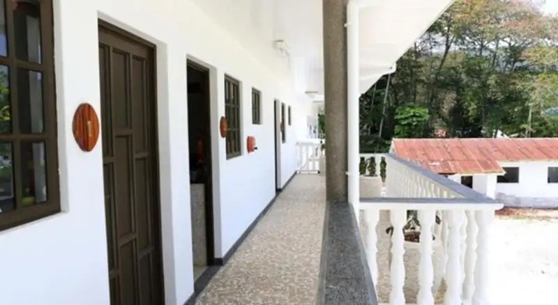 LA DIGUE SELF CATERING
