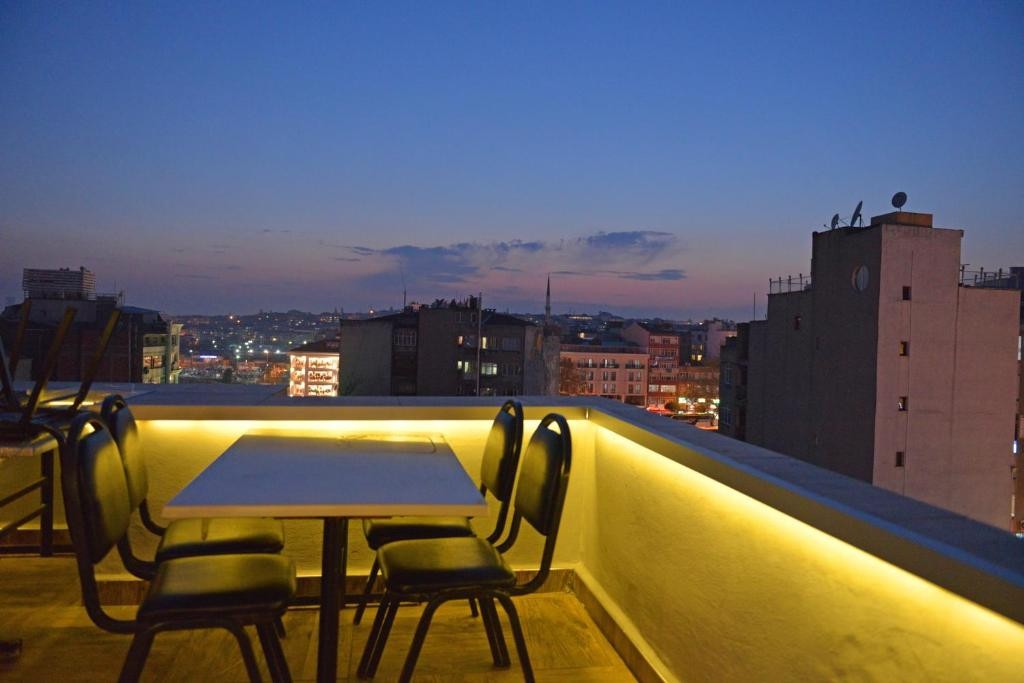MARINA CITY HOTEL