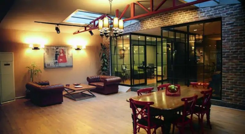 AKIN SUITES