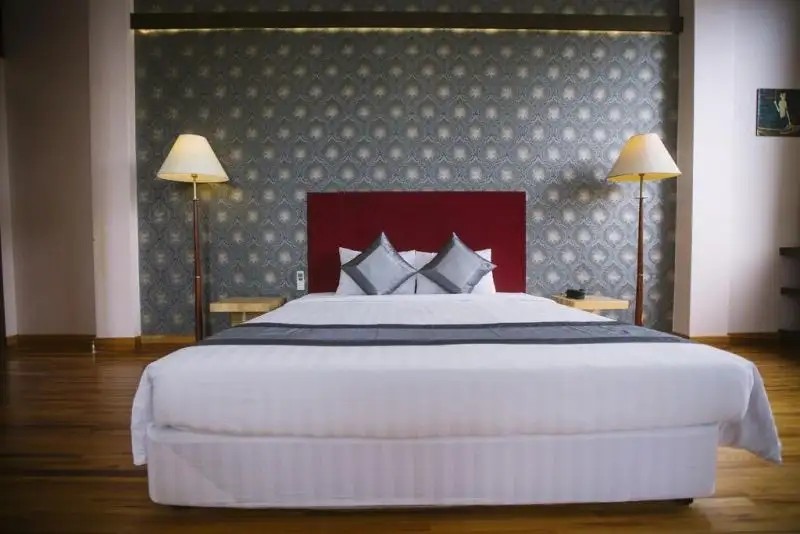 NEW WAVE HOTEL