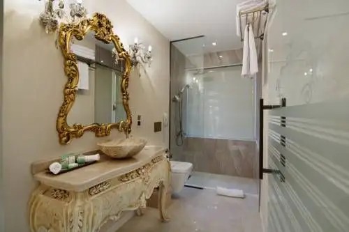 ELEGANCE EAST HOTEL