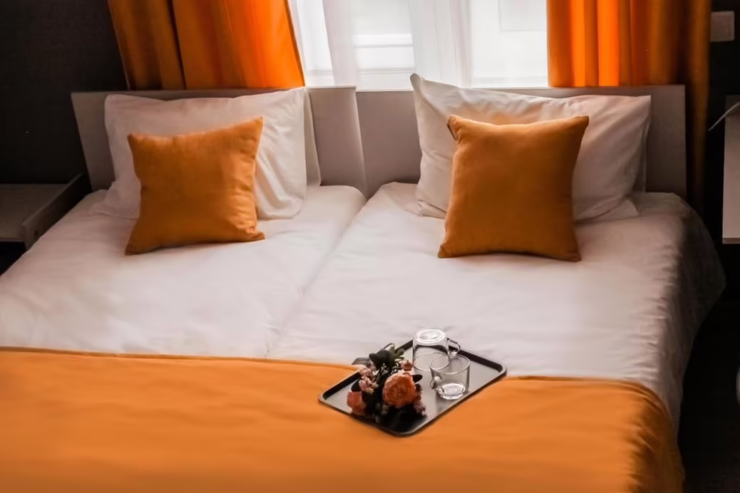IQ HOTEL