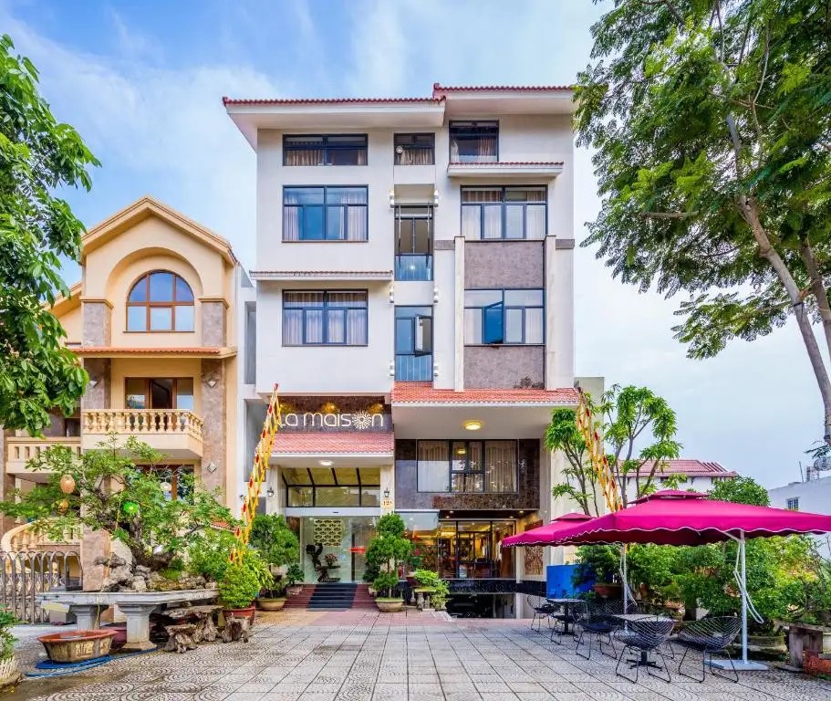 LA MAISON DANANG BEACH HOTEL