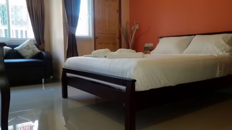OYO 1027 PATUMNAK BEACH GUESTHOUSE