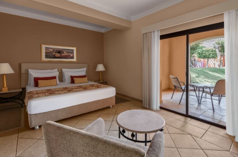 2 bedroom apartment pool