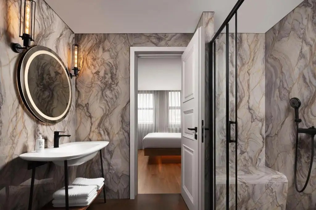 MOXY ISTANBUL BEYOGLU