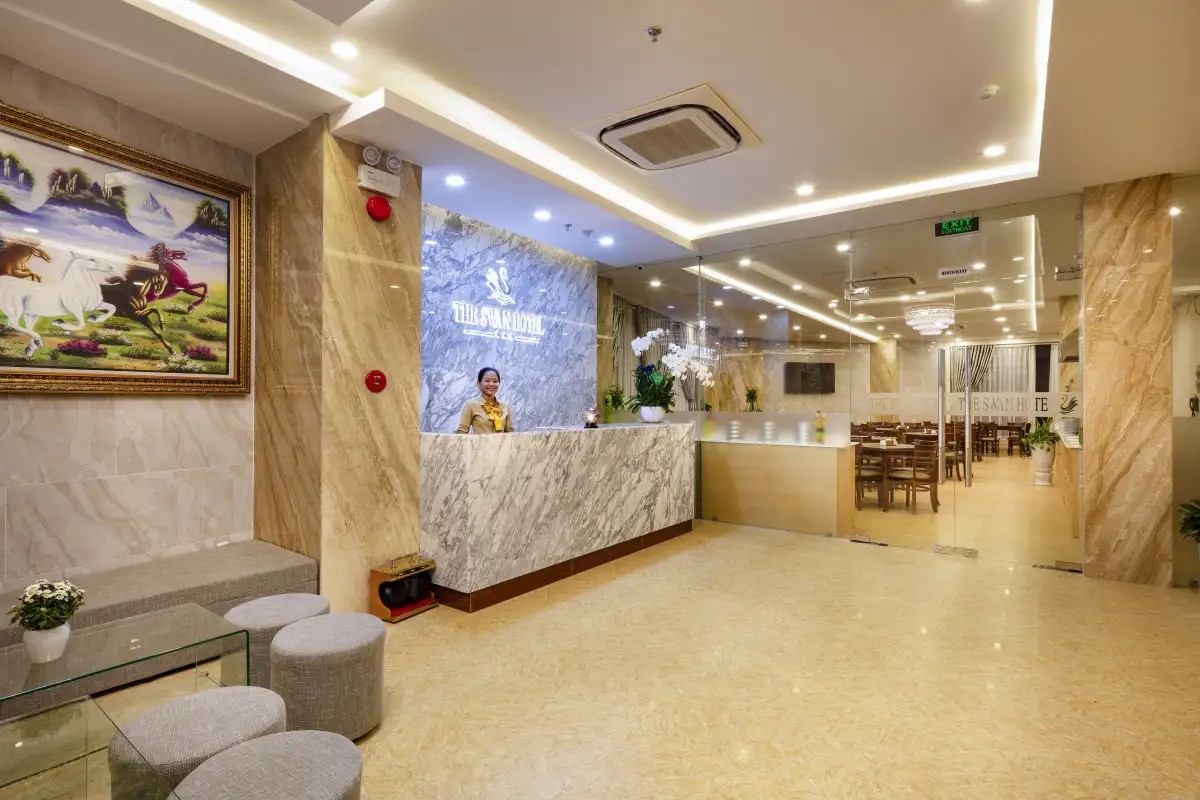 THE SWAN HOTEL