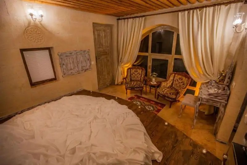 KARLIK CAVE SUITE