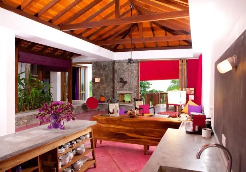 UNDERNEATH THE MANGO TREE SPA