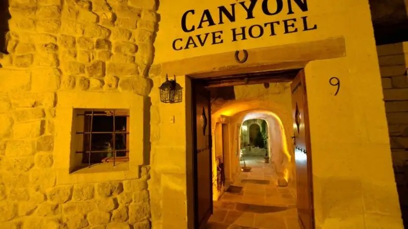 CANYON CAVE HOTEL