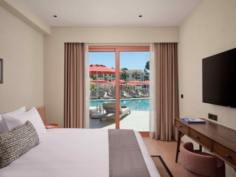 lagoon suite direct pool access