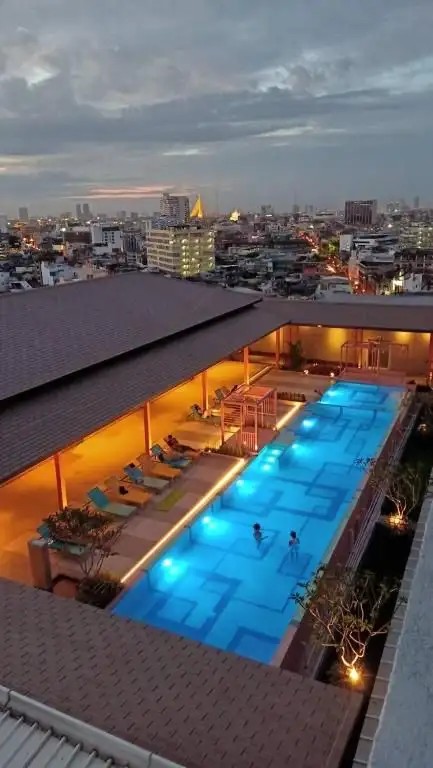 THE QUARTER HUALAMPHONG