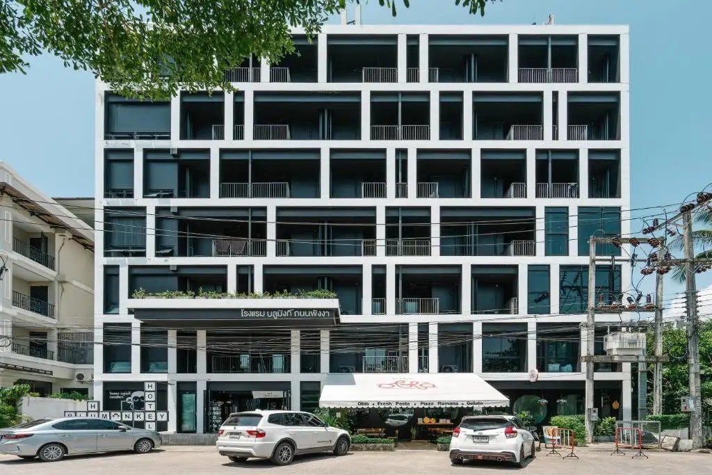 BLU MONKEY HUB AND HOTEL
