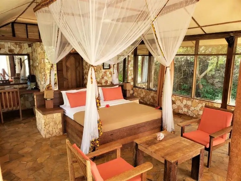 SEASONS LODGE