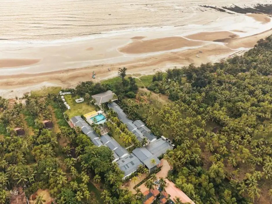 FOXOSO LA ALPHONSO BEACH RESORT