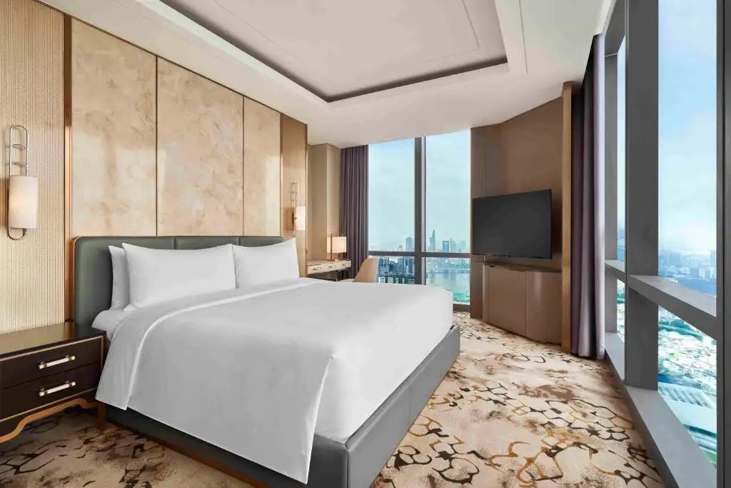 VINPEARL LANDMARK 81 AUTOGRAPH COLLECTION