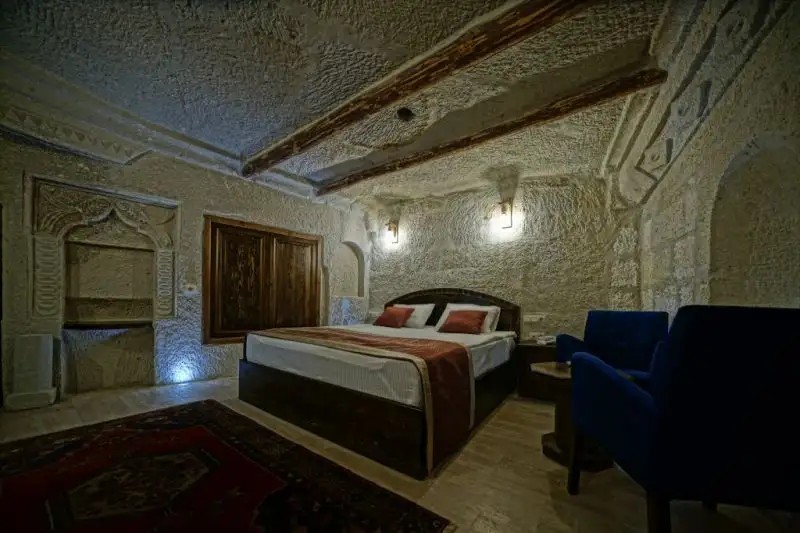CASTLE CAVE HOTEL