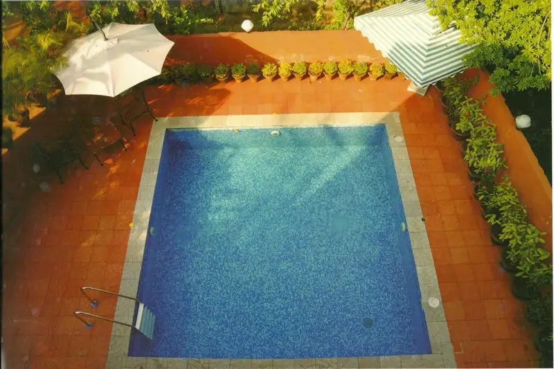 COCONUT GROVE ROYALE