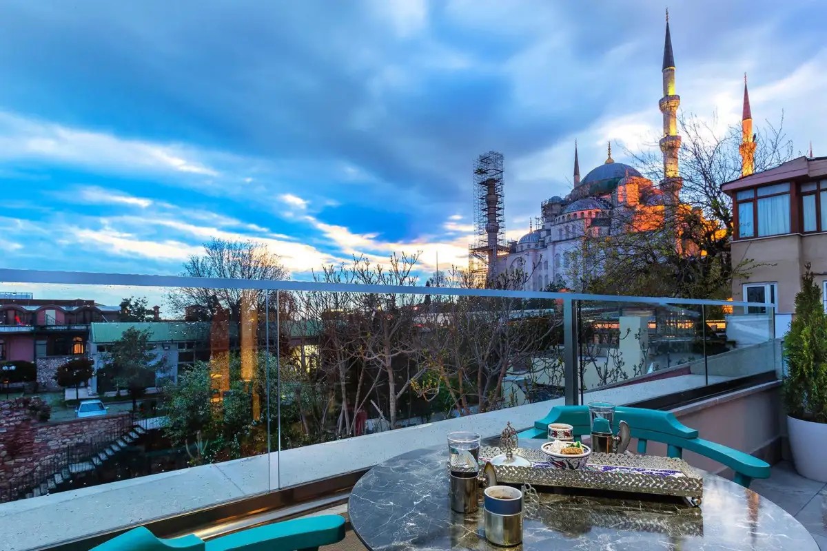 OBELISK HOTEL & SUITES
