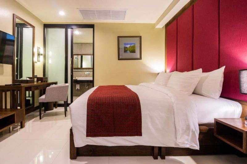 premium suite pool access