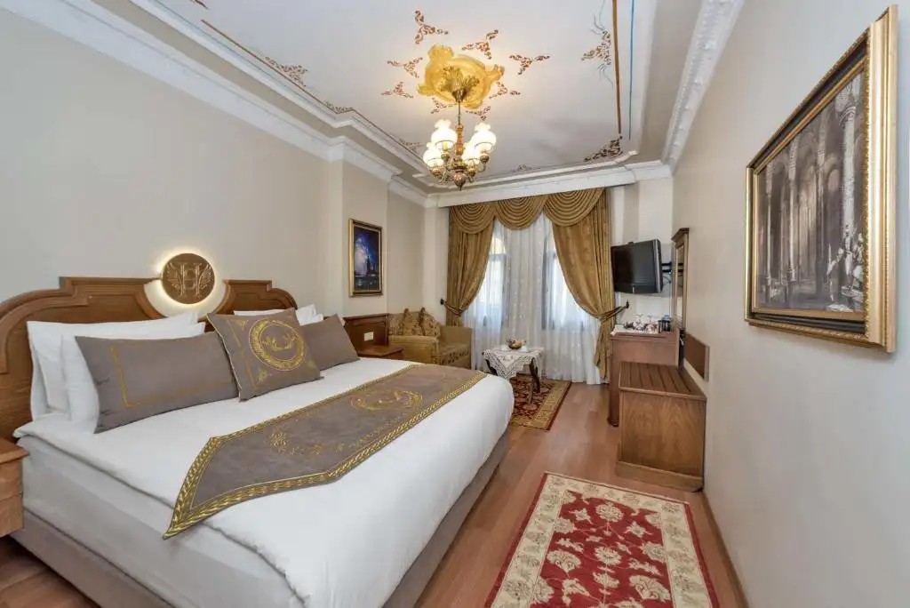 SEVEN HILLS HOTEL