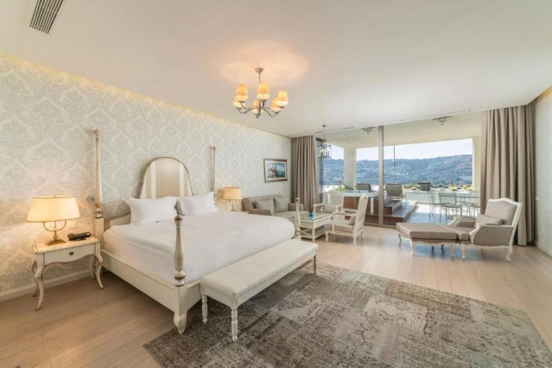 bodrum suite with living room
