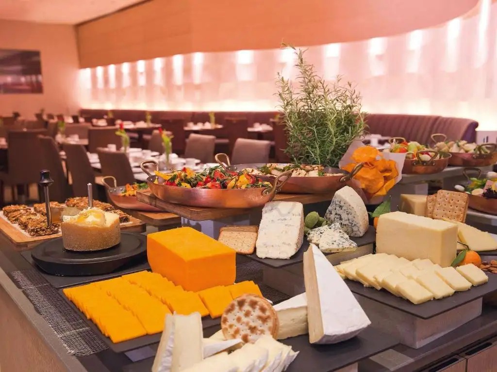 MOVENPICK HOTEL & APARTMENTS BUR DUBAI